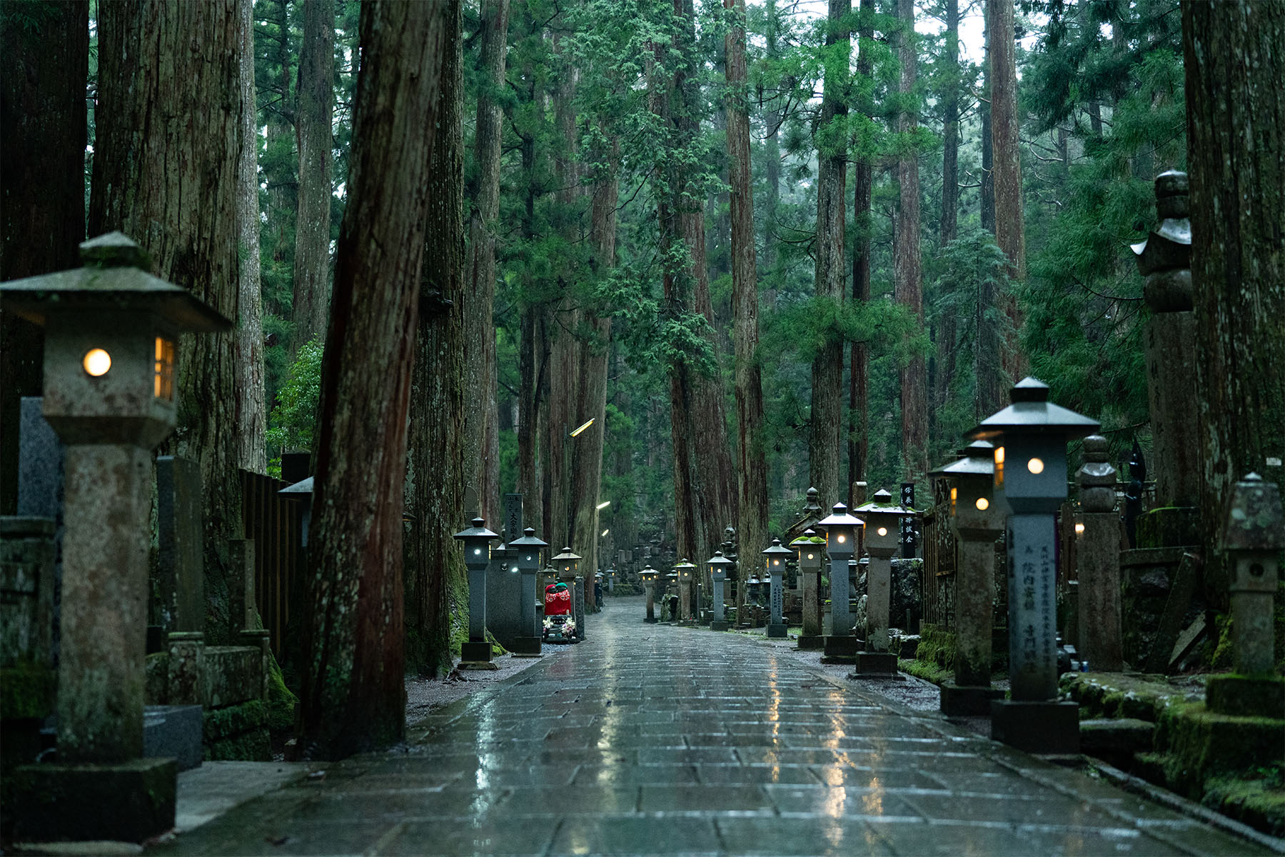 okunoin in rain